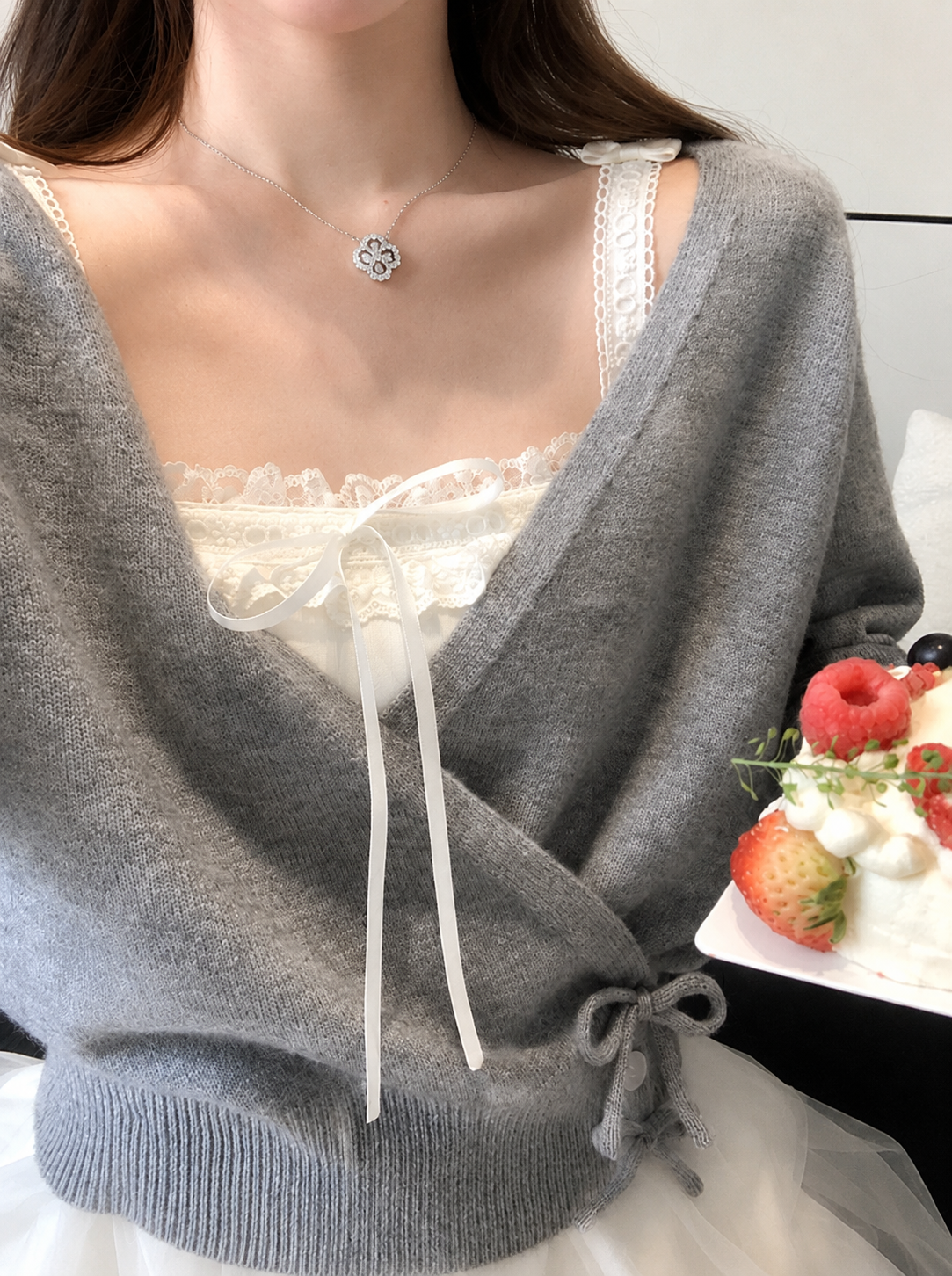 カシュクールリボンニット×チュールレイヤードワンピース