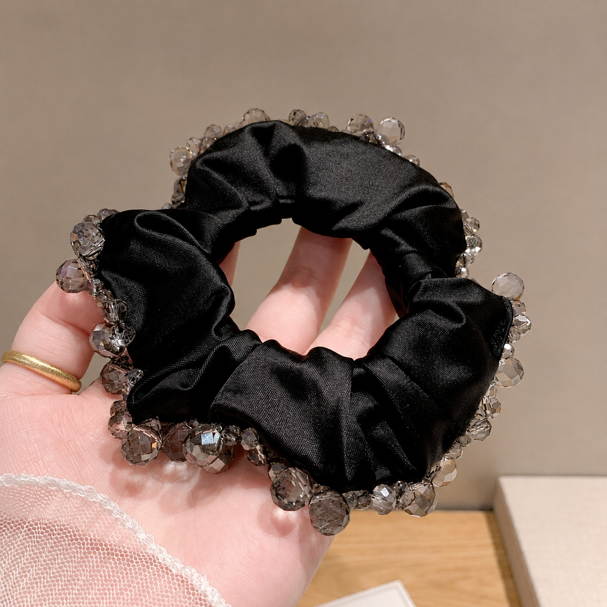 クリスタルビーズ サテン シュシュ
