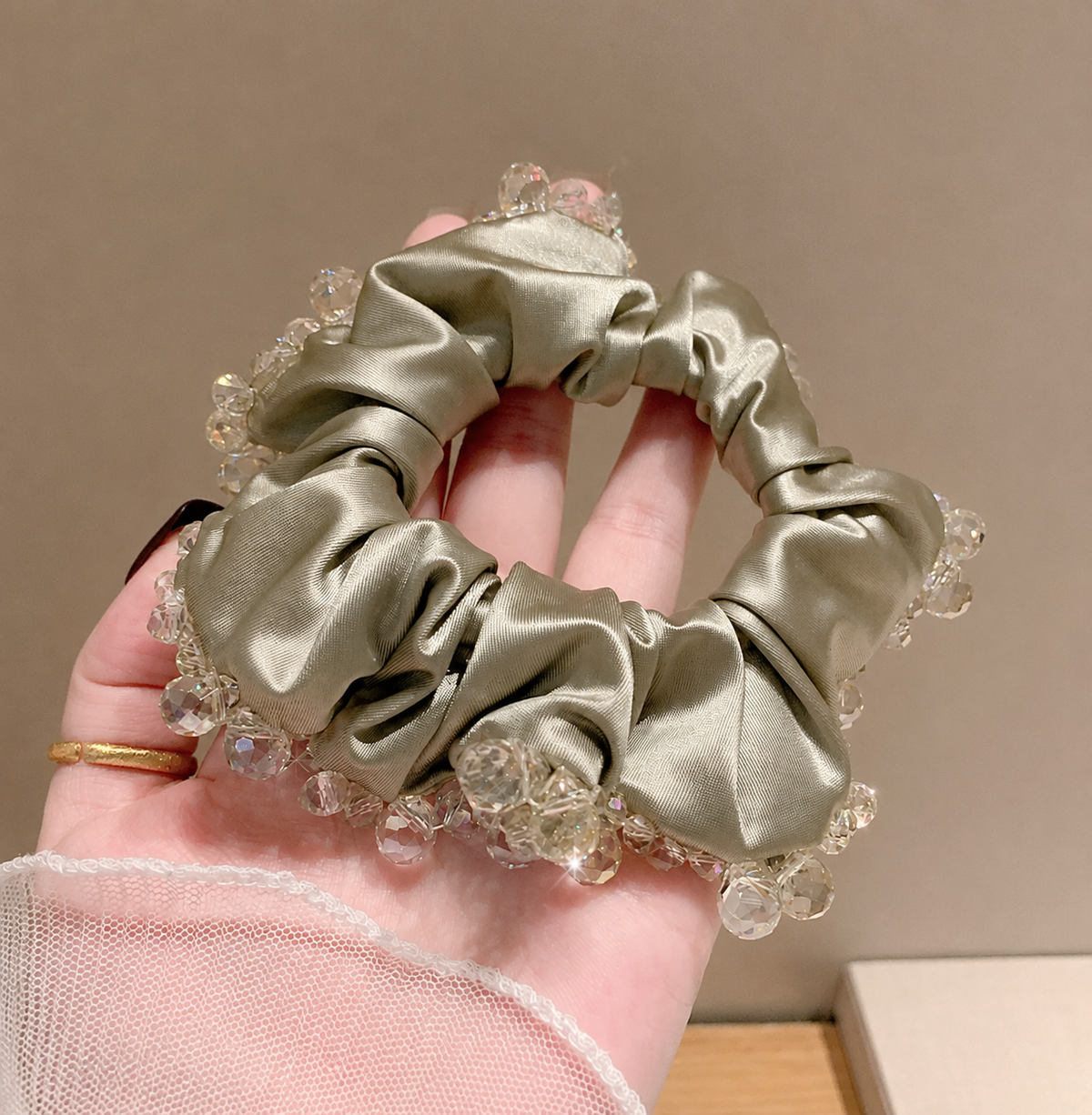 クリスタルビーズ サテン シュシュ
