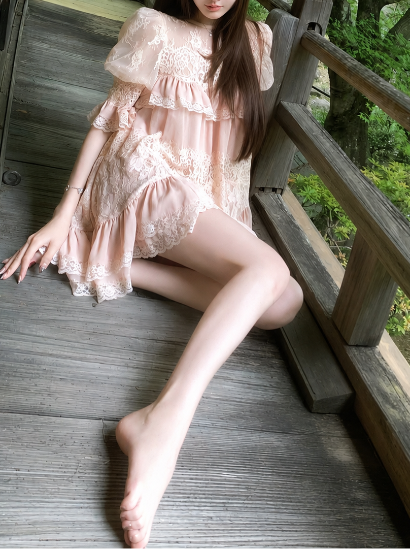 パフスリーブ・ガーリーレースミニワンピ