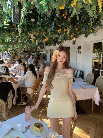フレンチ・立体クロシェオフショルニット