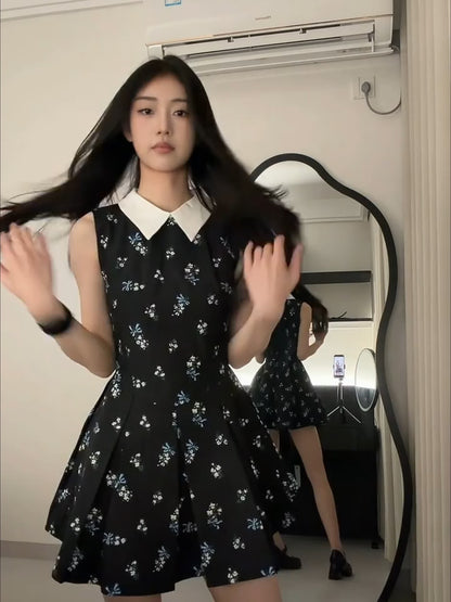 モノトーン×小花柄Aラインワンピース