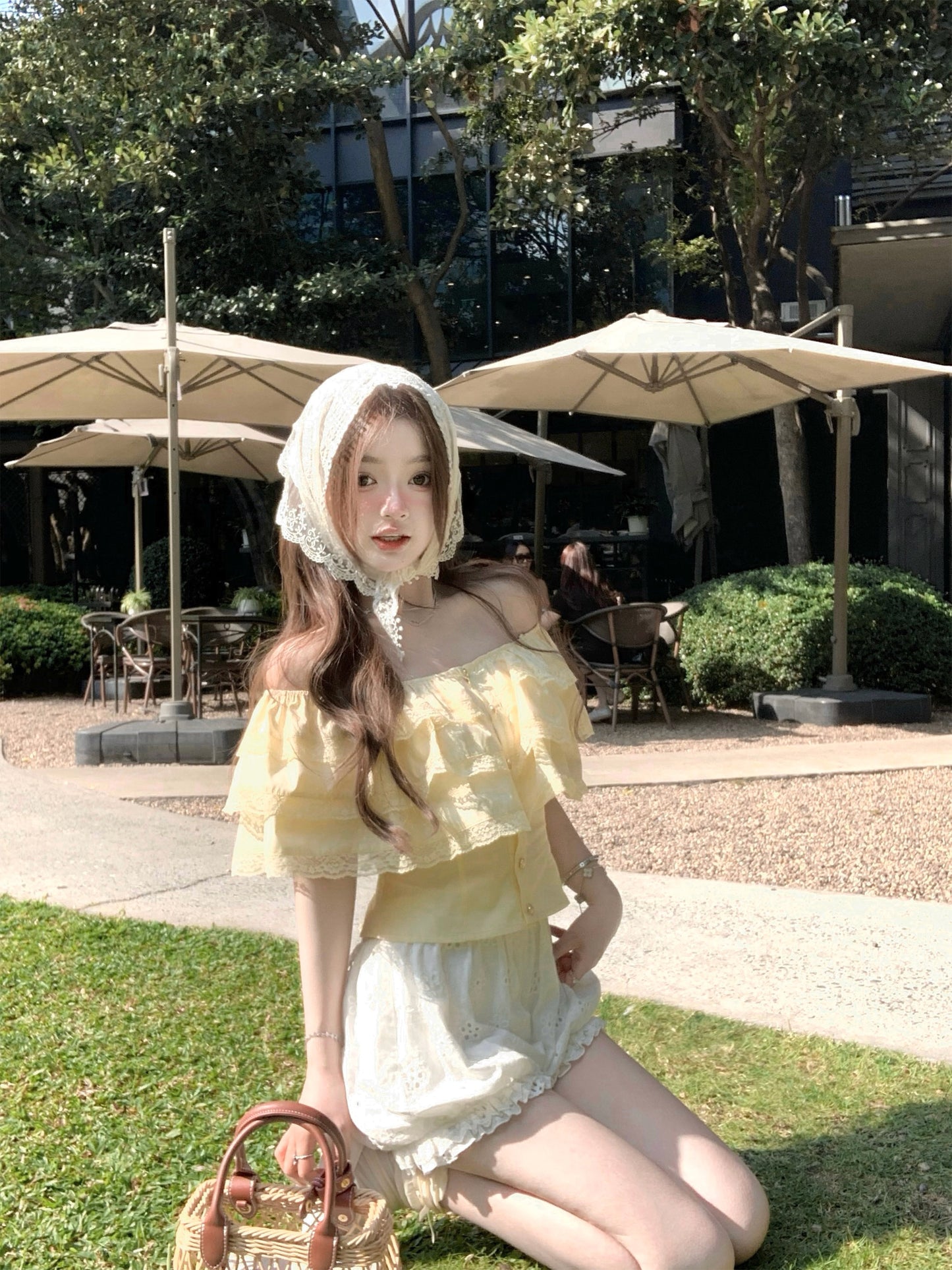 クリームシフォン・ラッフルオフショルブラウス