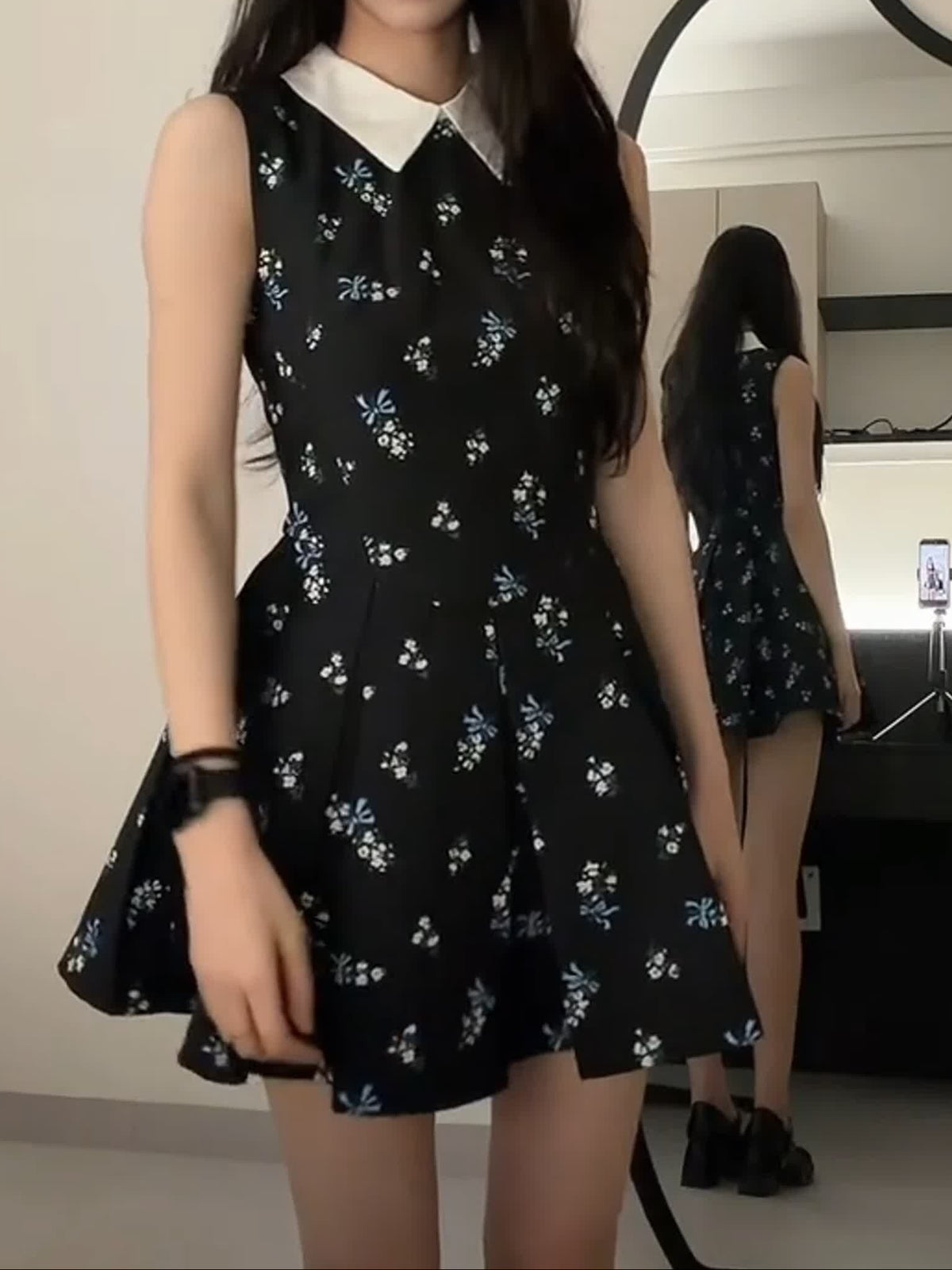モノトーン×小花柄Aラインワンピース