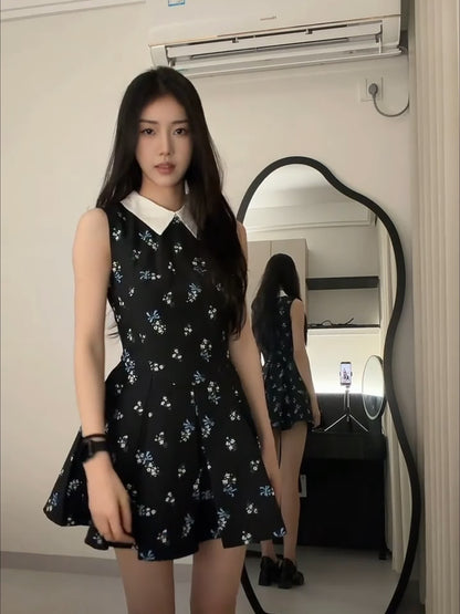 モノトーン×小花柄Aラインワンピース